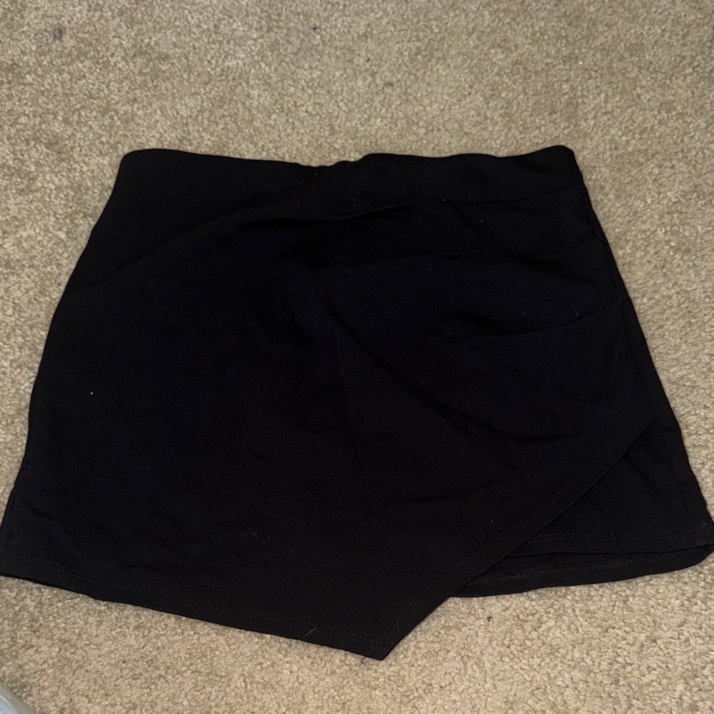 Black Skort